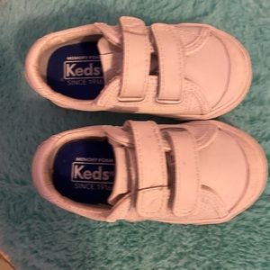 Used toddler shoes. These are in good condition. There are a few spots on them.